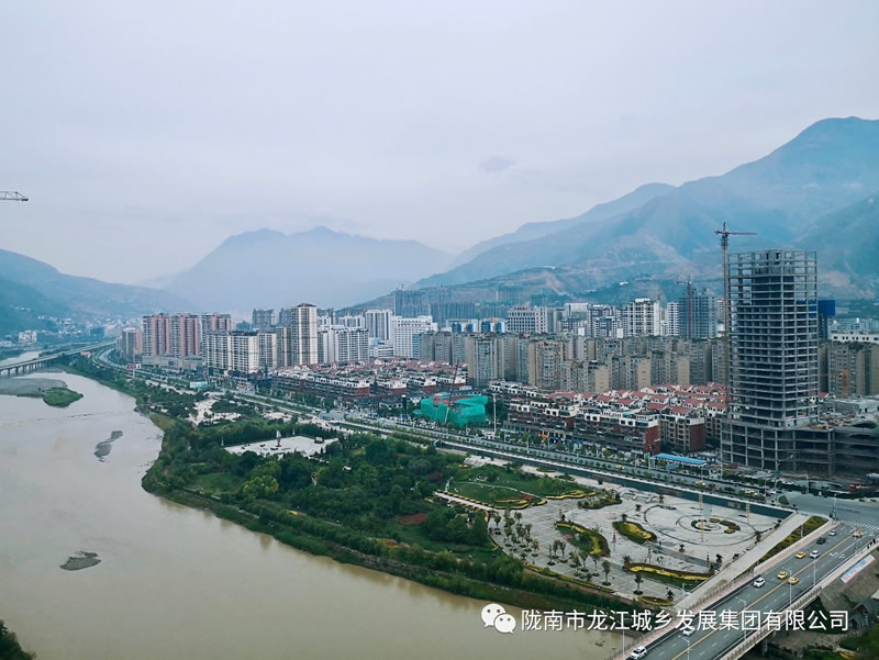 匠心傾注、喜封金頂——龍江?雙子座商住小區(qū)主體順利封頂