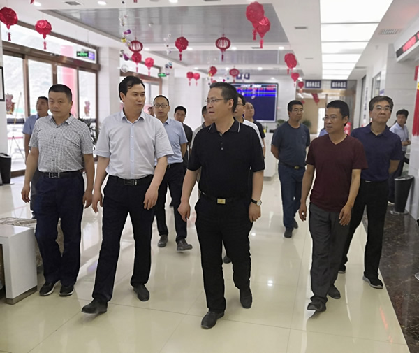 隴南市委常委、組織部部長(zhǎng)楊郃調(diào)研指導(dǎo)市龍江城鄉(xiāng)發(fā)展集團(tuán)公司黨建工作