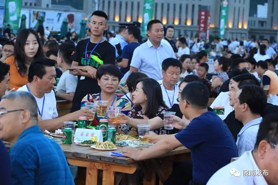 好嗨喲！隴南第一屆青島啤酒節(jié)開幕啦，為期8天