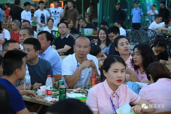 好嗨喲！隴南第一屆青島啤酒節(jié)開幕啦，為期8天