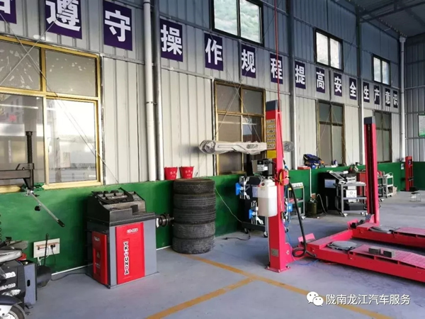 金錘鈑金，銀槍噴漆！龍江汽修值得信賴！