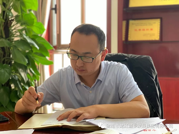 市龍江集團(tuán)“不忘初心、牢記使命”主題教育讀書班舉行結(jié)班式